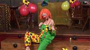 PussyPetra – Geiler Clown zieht sich aus
