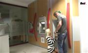 FICKEN-BITTE – Öffentlich am Geldautomaten gefickt