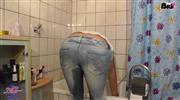 LinaLenz – Jeans-piss im Bad neu.mpg
