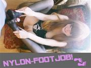 Steffi4U – Nylon-Footjob!