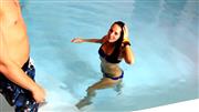Annabel-Massina – Mitten im Schwimmbad gefickt, Freistoß für Bademeister